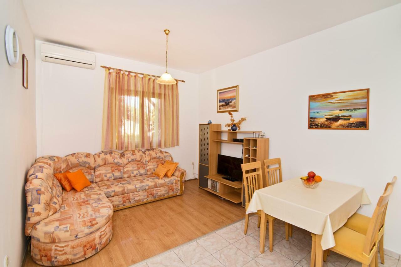 Apartment Sare Betina  Buitenkant foto